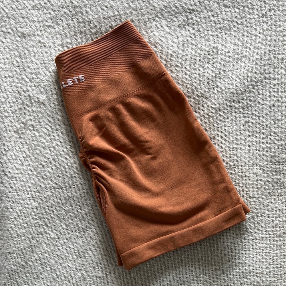Alphalete Amplify Shorts (Orange)